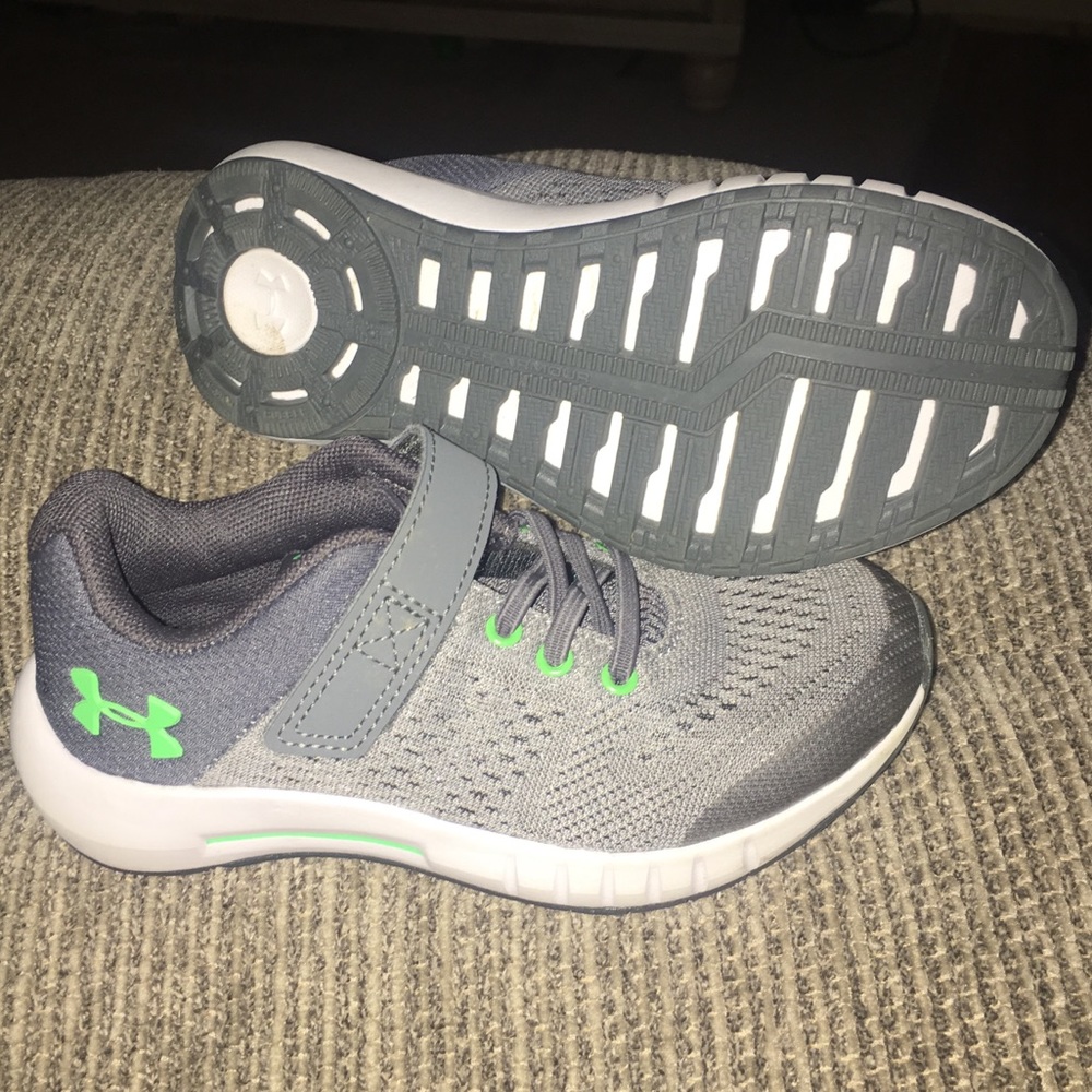 Under Armor Boys Shoes